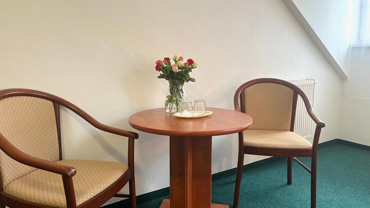 Hotel Karolina Karlovy Vary Bagian luar foto