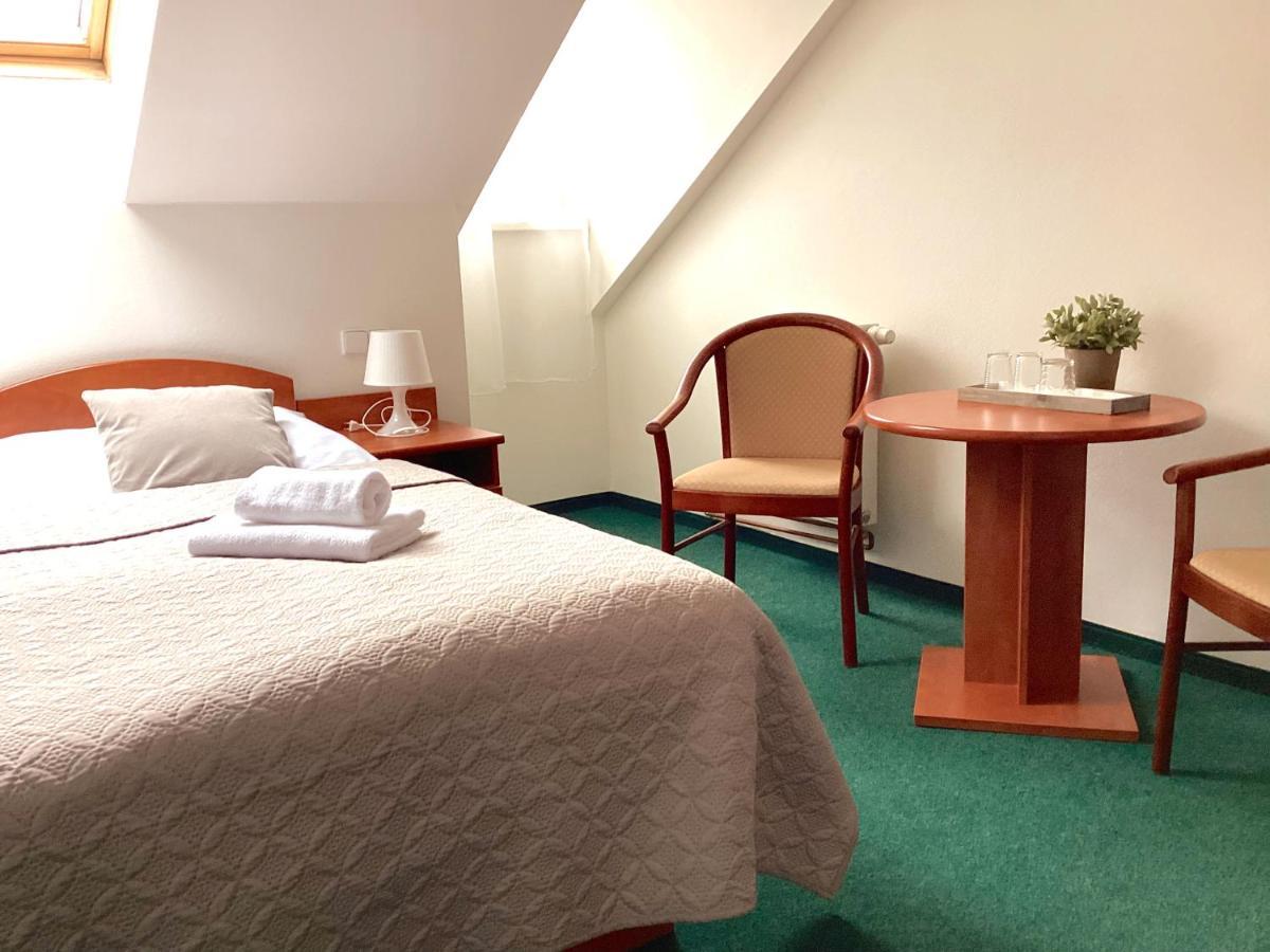 Hotel Karolina Karlovy Vary Bagian luar foto