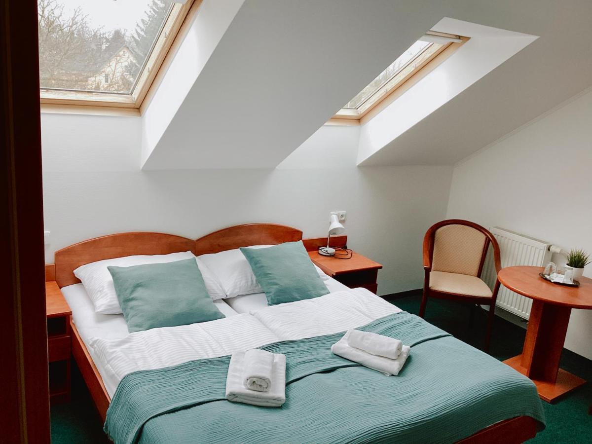 Hotel Karolina Karlovy Vary Bagian luar foto